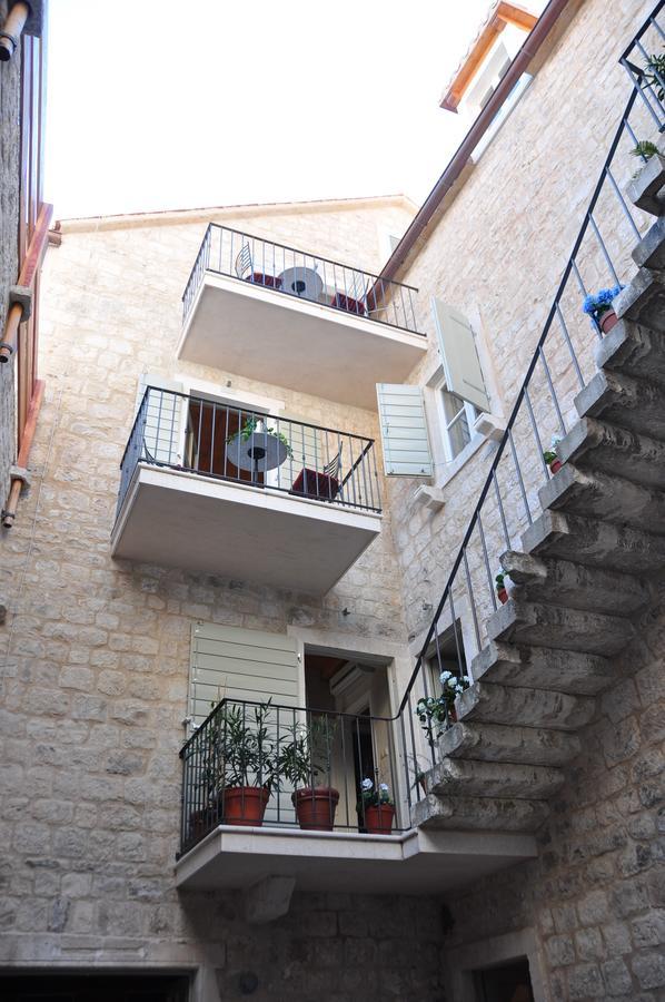 Villa Mama - Traditional Apartments In Omis, Free Parking Exterior foto