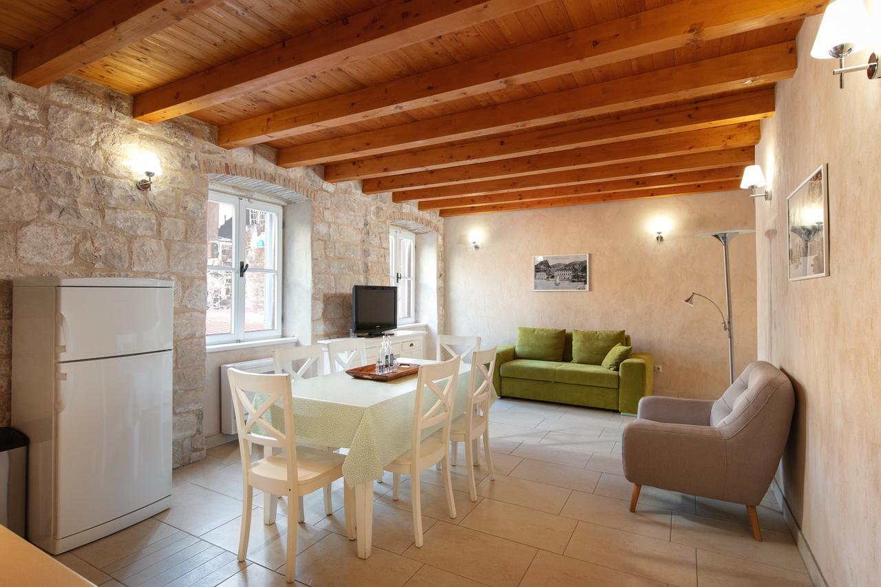 Villa Mama - Traditional Apartments In Omis, Free Parking Exterior foto