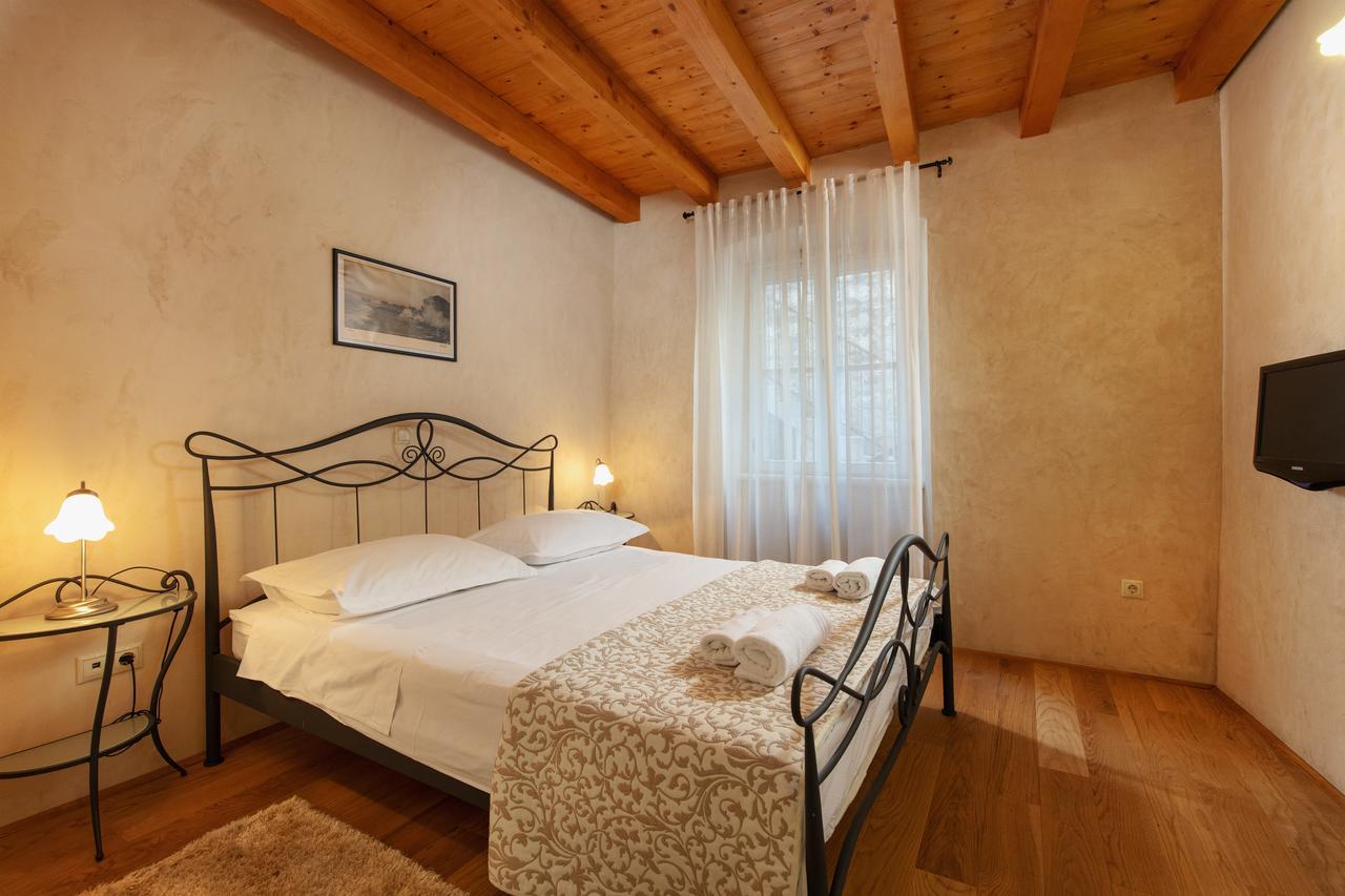 Villa Mama - Traditional Apartments In Omis, Free Parking Exterior foto